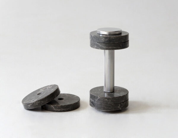 GymChic dumbbell with Coastal-Grey quartz discs and a textured steel handle. Adjustable weight range from 2–5 kg for an eco-friendly and stylish workout.